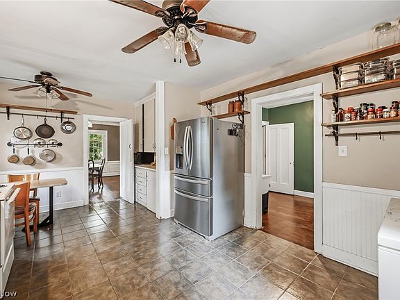 17th image of 2318 Selma Ave