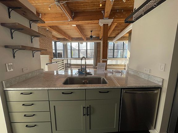 5th image of 2804 N Lakewood Ave