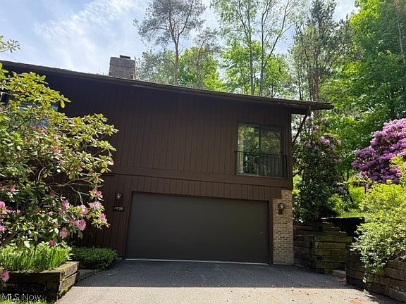 3rd image of 1938 Hemlock Dr