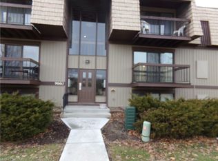9660 Cove Dr UNIT F18, North Royalton, OH 44133