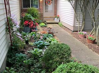 1109 Lancaster Dr, Champaign, IL 61821