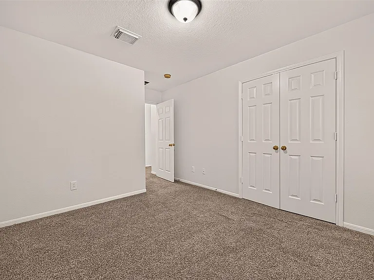 6118 Breezy Hollow Ln — Photo 35