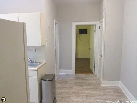 Rented by Realty 2000 Corp | media 9