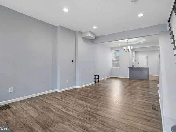 4th image of 5381 Hazelhurst St