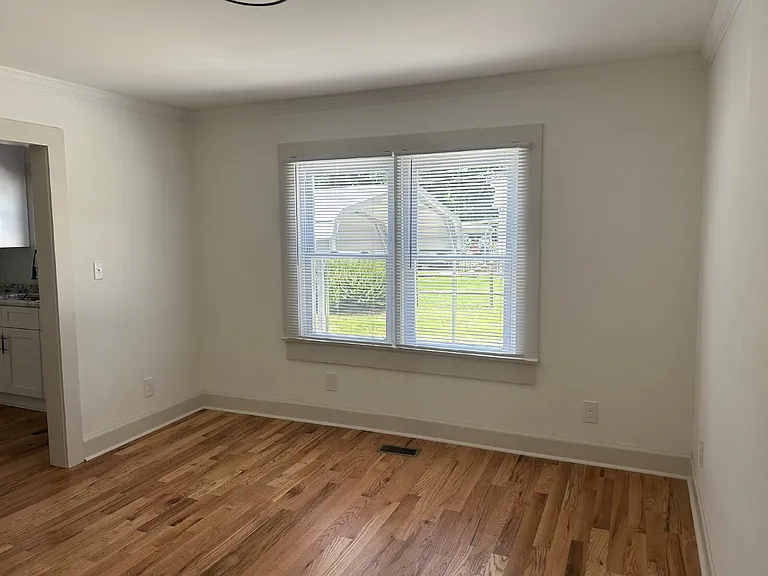 914 Linwood Rd — Photo 8