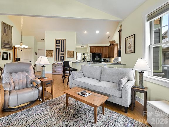 5th image of 24 Craftsman View Dr