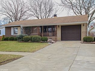 253 Greenbriar St, Elk Grove Village, IL 60007