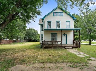 223 S Delaware St, Tonganoxie, KS 66086