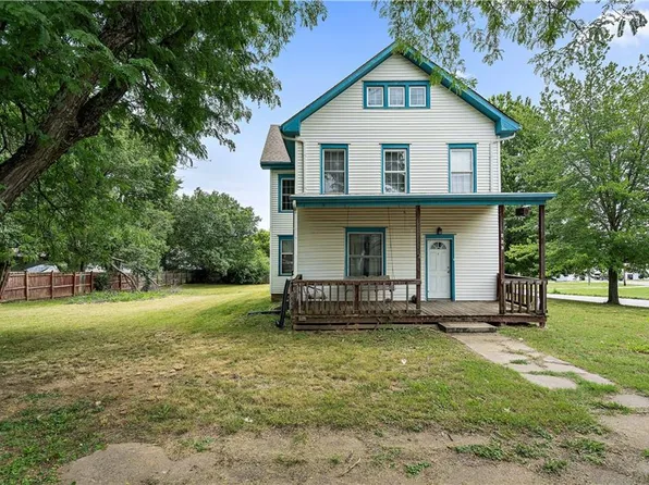 223 S Delaware St, Tonganoxie, KS 66086