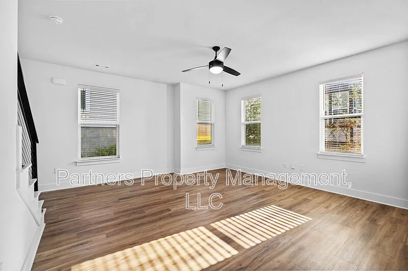 2 bed, 2.5 bath, 1263 sqft, $1,575 — Photo 2