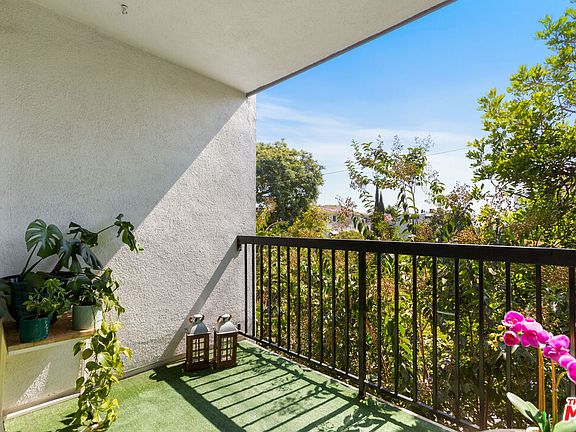 4th image of 906 N Doheny Dr APT 316