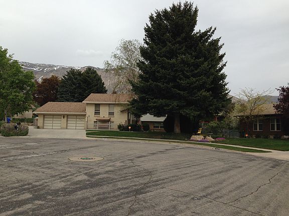 Front, located in cul-de-sac