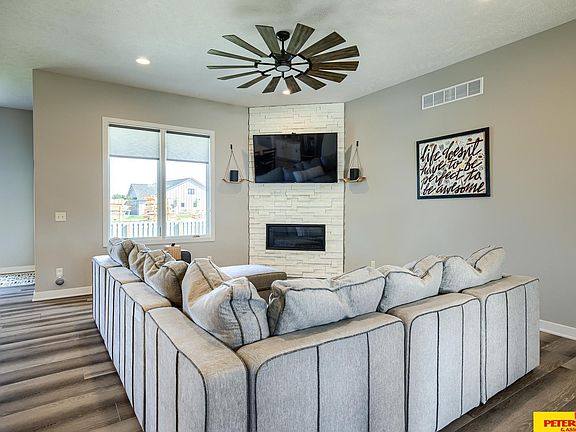 5th image of 2948 Brooks Hollow Dr