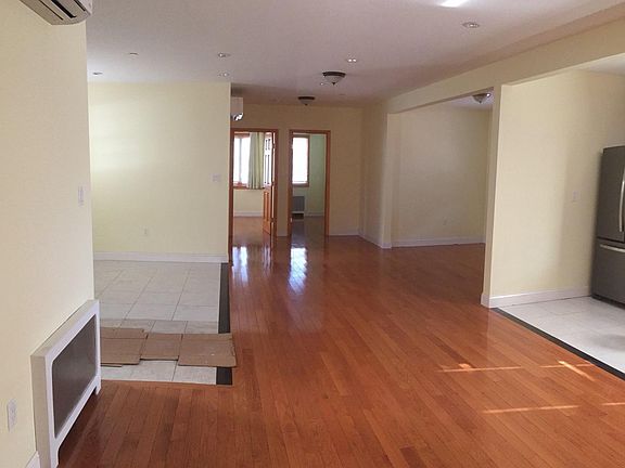 5th image of 5922 160th St Floor 1