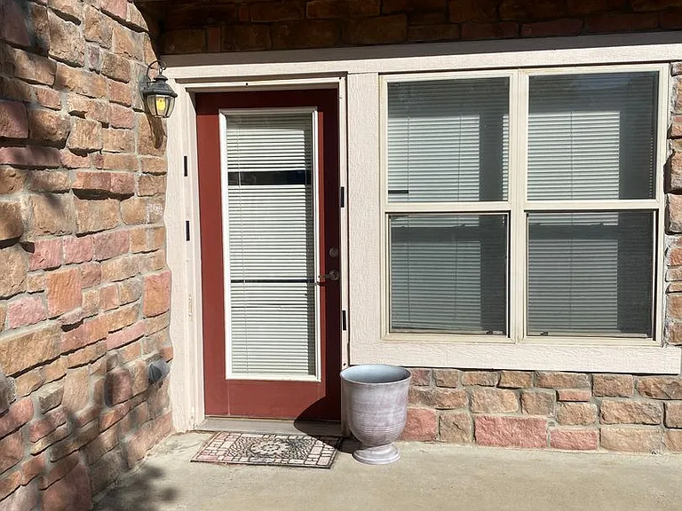 2541 S Bahama Cir — Photo 29