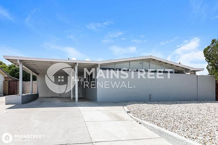 1st image of 2923 W Country Gables Dr