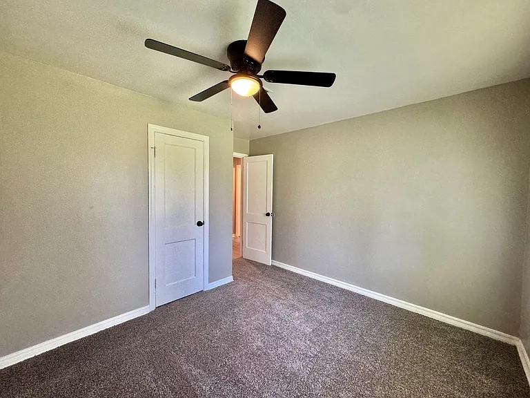 252 E Coe Dr — Photo 15
