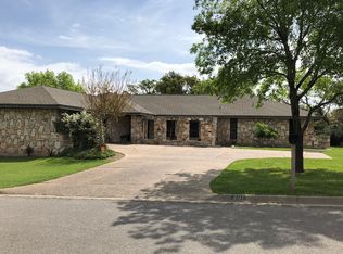 201 Lakewood Dr, Kerrville, TX 78028