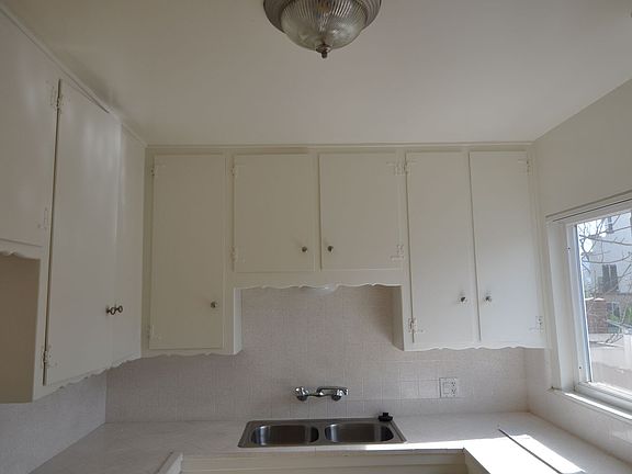 4th image of 4924 Tujunga Ave APT 9