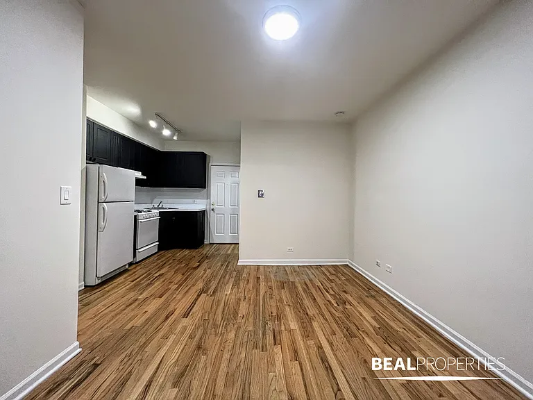 917 W Dakin St — Photo 12