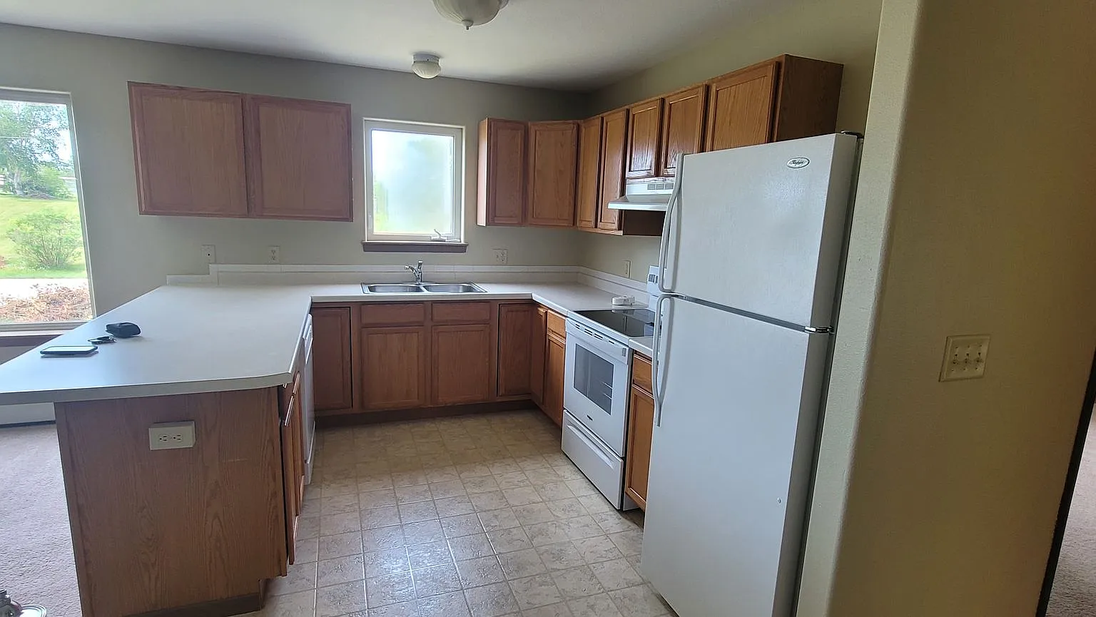 Roen Estates (2306 Ash Ave) — Photo 2