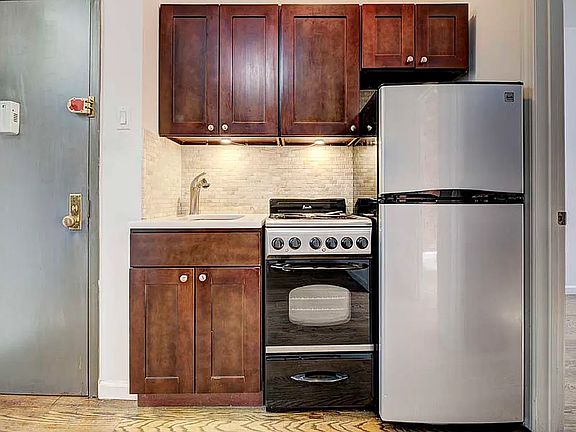2nd image of 248 Broome St