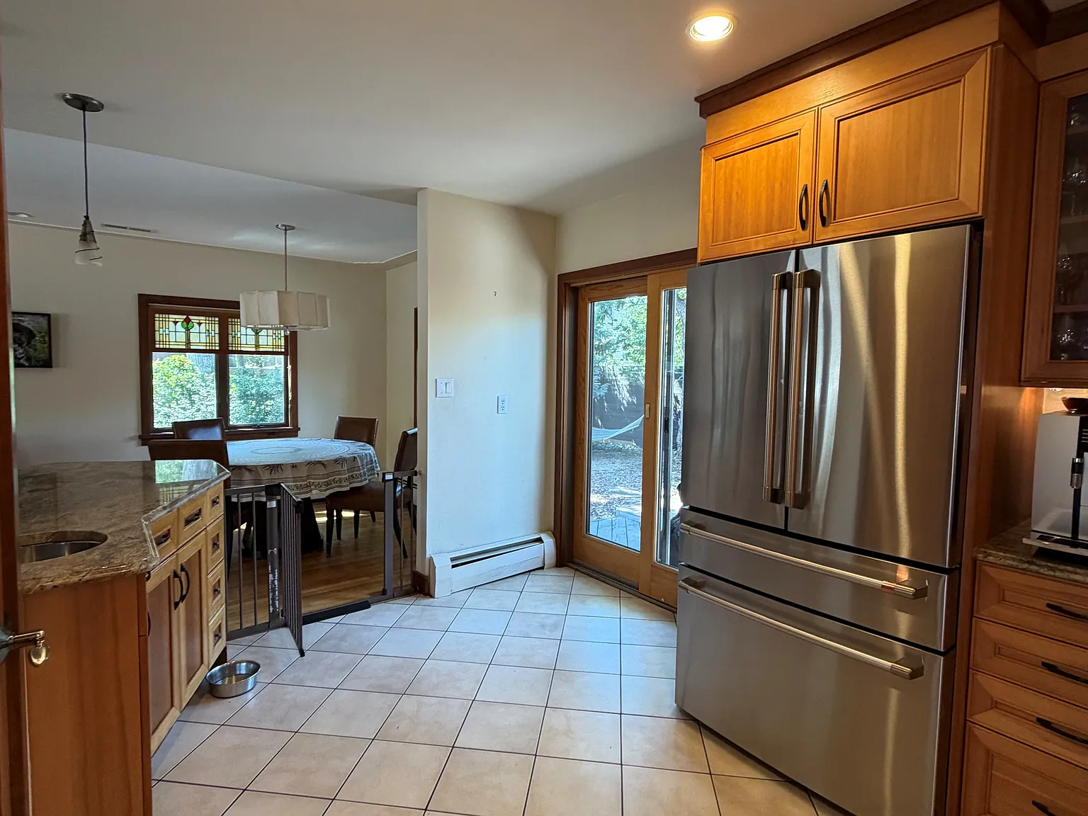 4 bed, 2352 sqft, $5,495 — Photo 4