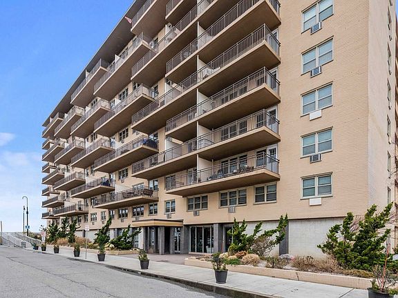 4th image of 25 Neptune Blvd APT 6L