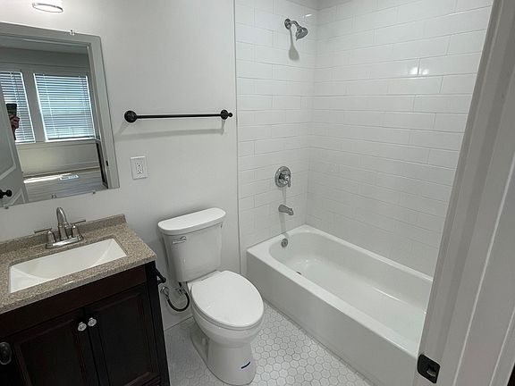 4th image of 4523 Washington St #0