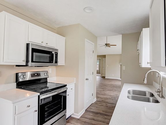 5th image of 6588 Pointe East Ct