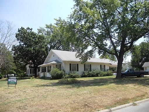2nd image of 705 E 5th St