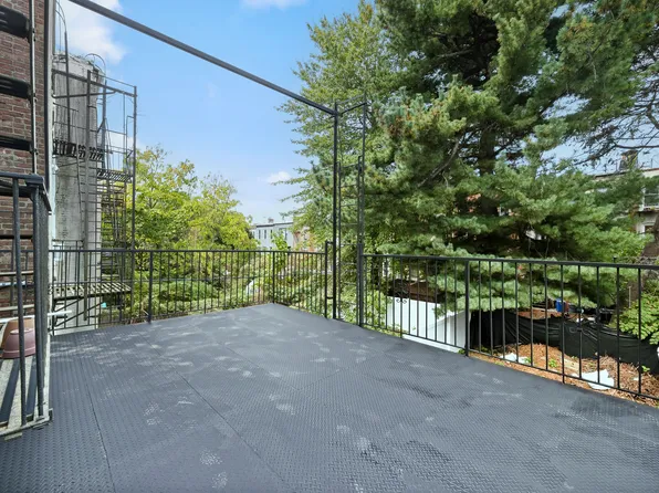 565 Chauncey Street image 2 of 11