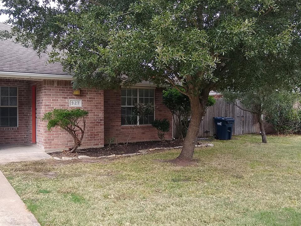 1st image of 927 Crepe Myrtle St