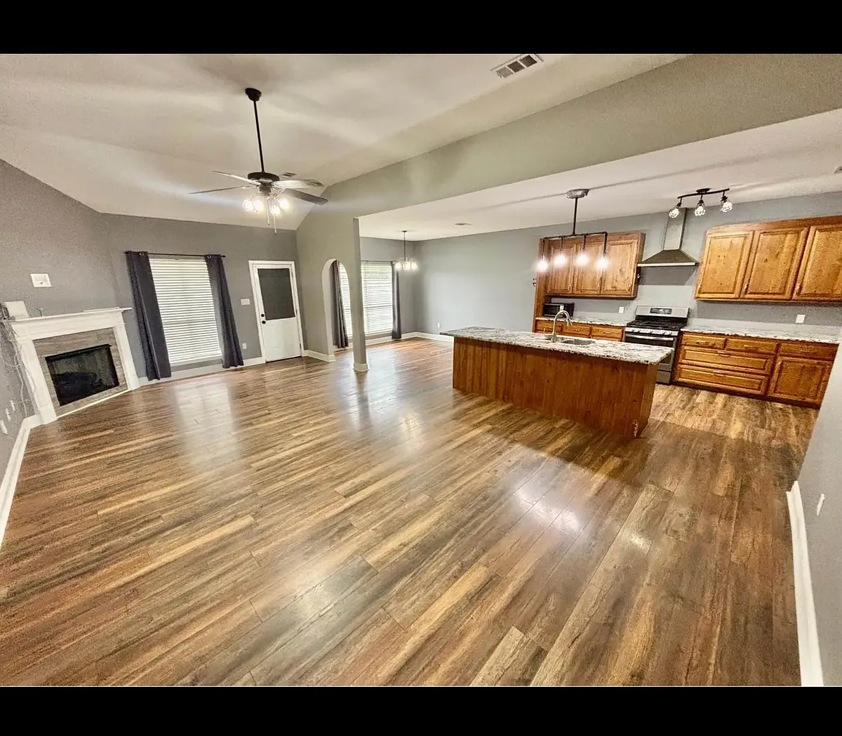 Building Photo - 23776 Sandlewood Ct