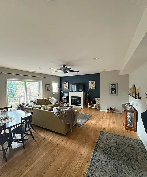 1050 W Dakin St #2E — Photo 1