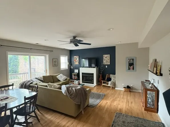 1050 W Dakin St #2E, Chicago, IL 60613