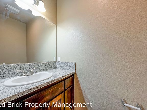 4th image of 560 Granada Ct