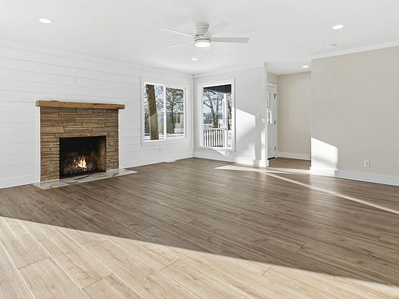 4th image of 139 Lakeshore Drive