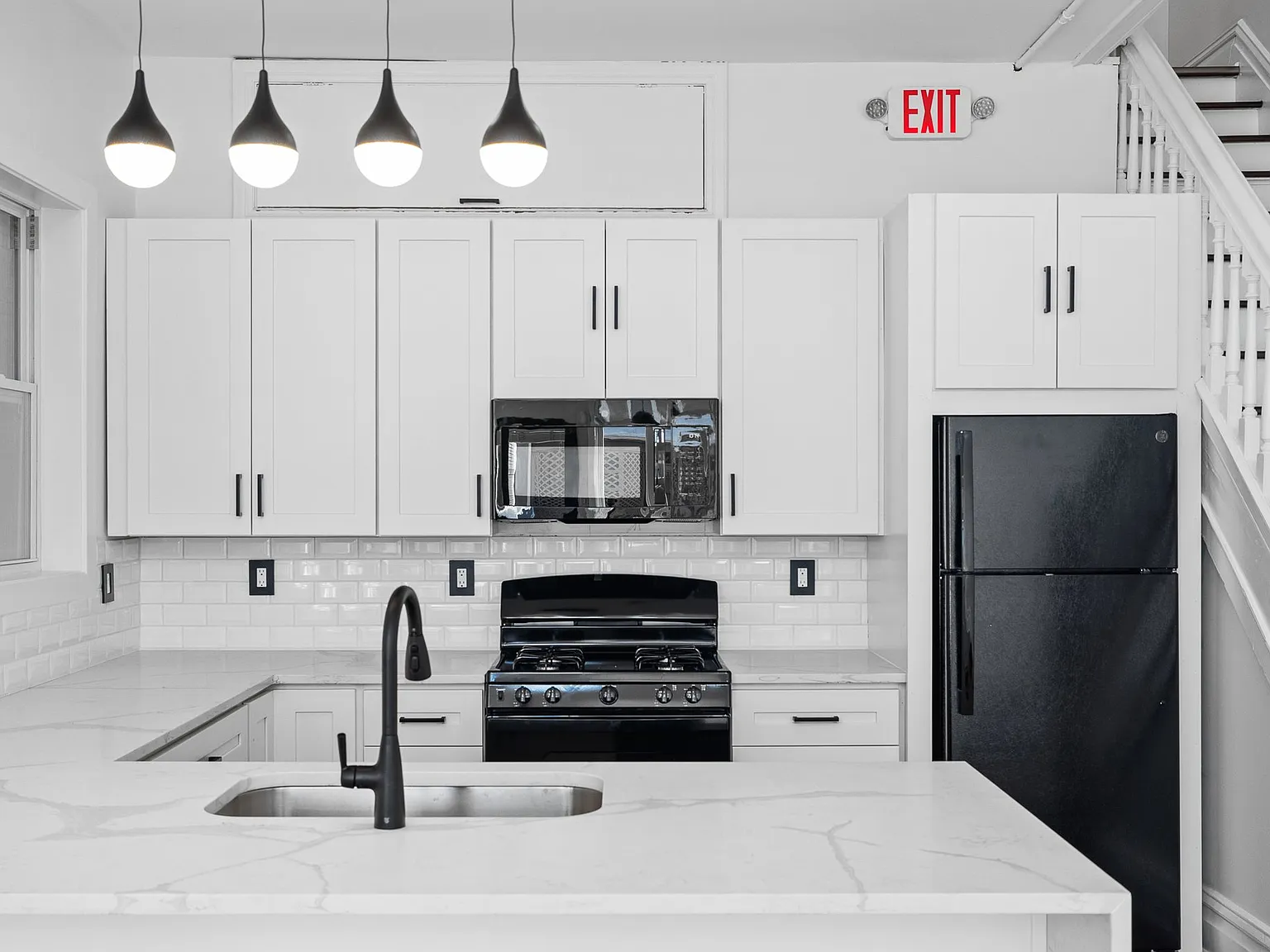 1 bed, 1000 sqft, $1,750 — Photo 2