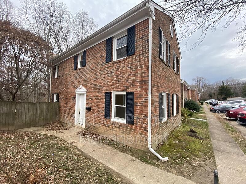 1st image of 428 Olde Greenwich Cir