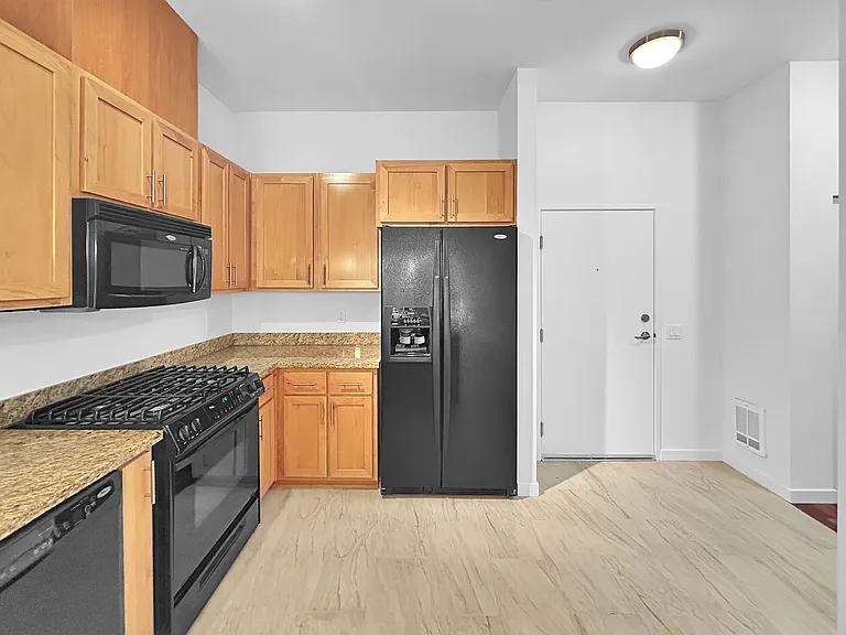 375 Kirkland Ave #215 — Photo 3