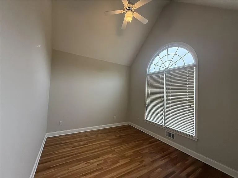 5730 Devonshire Way — Photo 9