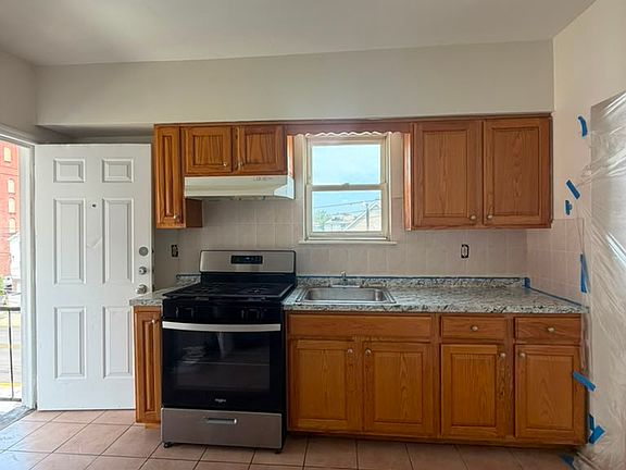 2nd image of 442 John St #3R
