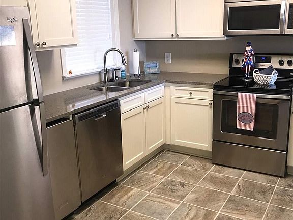 4th image of 200 Hamilton Oaks Dr APT 123