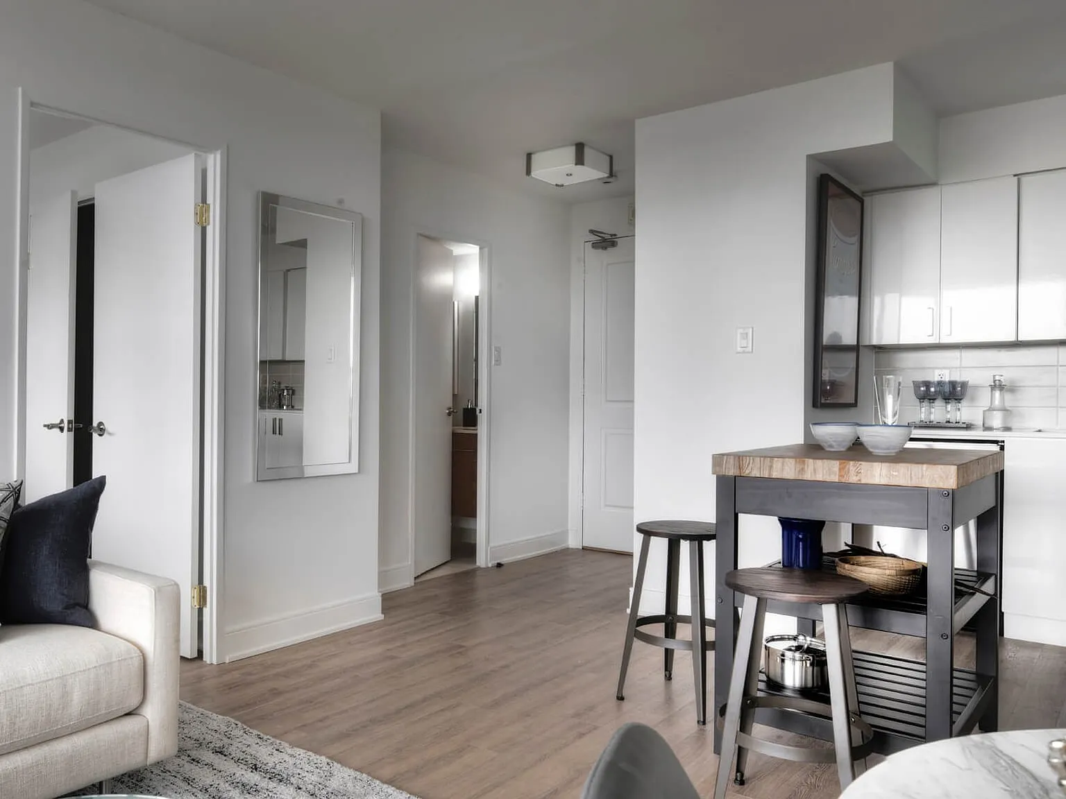 289 The Kingsway Toronto — Photo 2