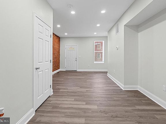 5th image of 900 Bennett Pl