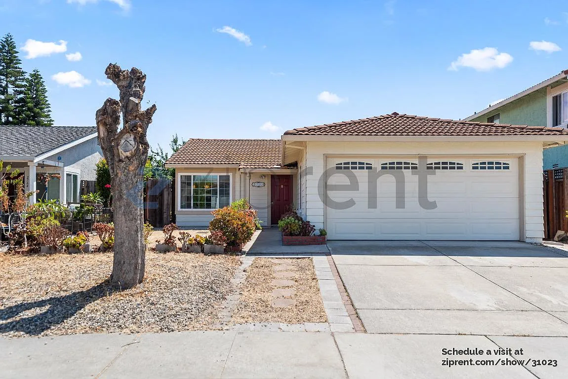 3 bed, 1078 sqft, $4,520 — Photo 1