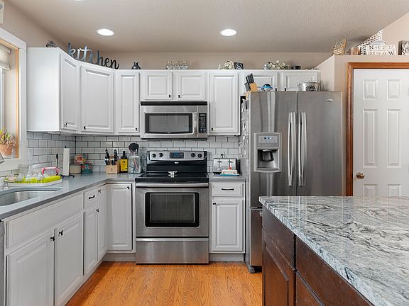 3rd image of 1923 Ward Ave