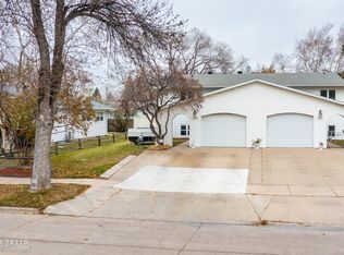 2240 Springbrook Ct, Grand Forks, ND 58201