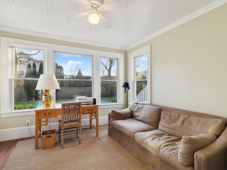 106 Meeting House Ln — Photo 20